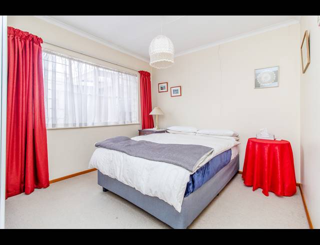 3 BEDROOM FREESTANDING FOR SALE IN KELLAND